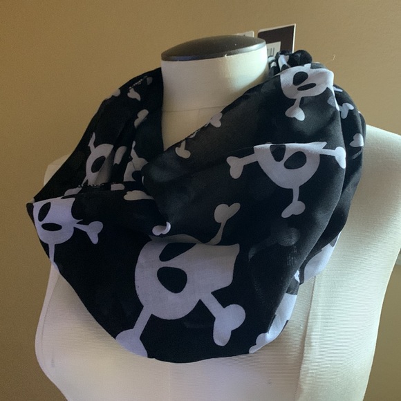 Skulls women’s skull scarf 🧣 Halloween accessories écharpe unisex nwt - Picture 13 of 16
